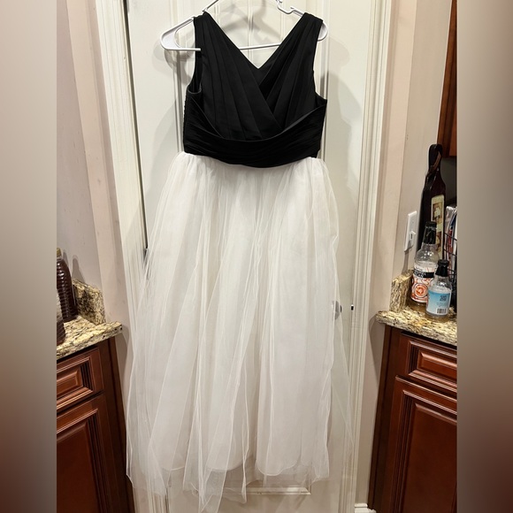 Girls Treasure Black Bodice and White Tulle Formal Dress Sz 12 - Picture 1 of 6